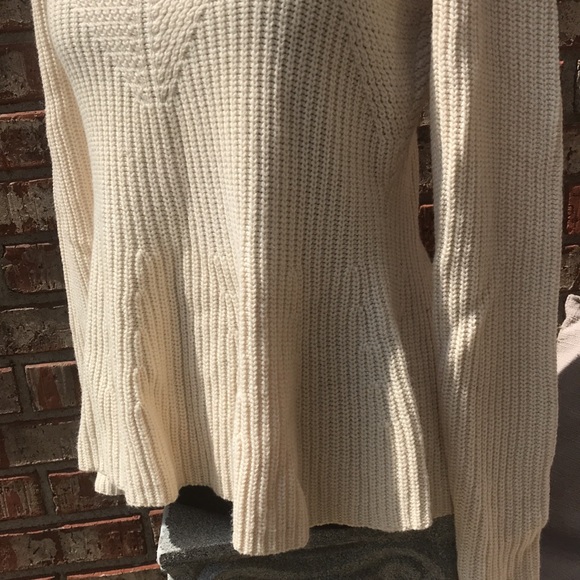 🚨B2G1 ANN TAYLOR Cream Wool Blend Soft Sweater - Picture 3 of 7